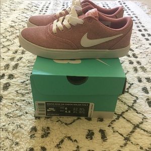 Nike SB solar ‼️ON HOLD‼️ Don't purchase please 😄